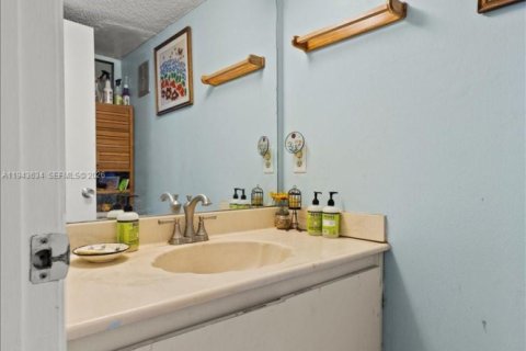 Adosado en venta en Miami, Florida, 2 dormitorios, 146.14 m2 № 2000354 - foto 10