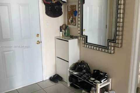 Condo in Miami, Florida, 1 bedroom  № 1988325 - photo 14