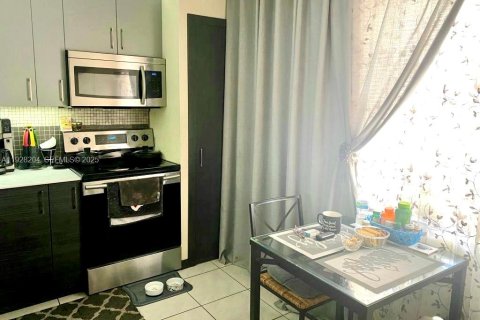 Condo in Miami, Florida, 1 bedroom  № 1988325