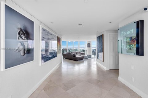 Copropriété à louer à Miami, Floride: 4 chambres, 532.33 m2 № 1952023 - photo 10