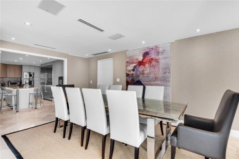 Copropriété à louer à Miami, Floride: 4 chambres, 532.33 m2 № 1952023 - photo 18