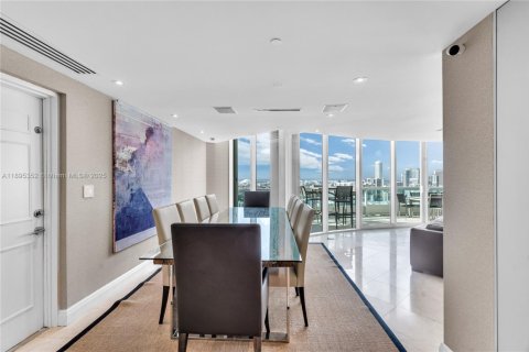 Copropriété à louer à Miami, Floride: 4 chambres, 532.33 m2 № 1952023 - photo 19