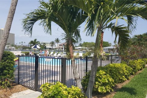 Condo in South Pasadena, Florida, 1 bedroom  № 1827943 - photo 26