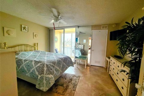 Condo in South Pasadena, Florida, 1 bedroom  № 1827943 - photo 12