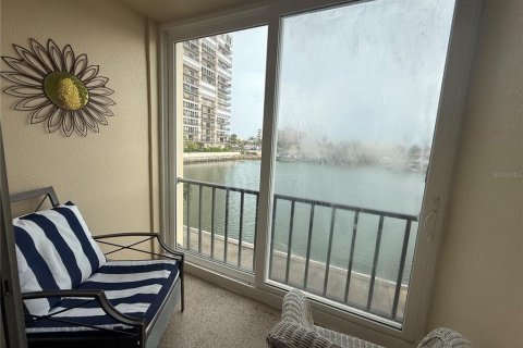 Condo in South Pasadena, Florida, 1 bedroom  № 1827943 - photo 17