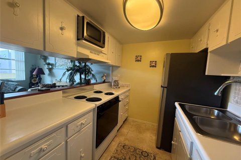 Condo in South Pasadena, Florida, 1 bedroom  № 1827943 - photo 10