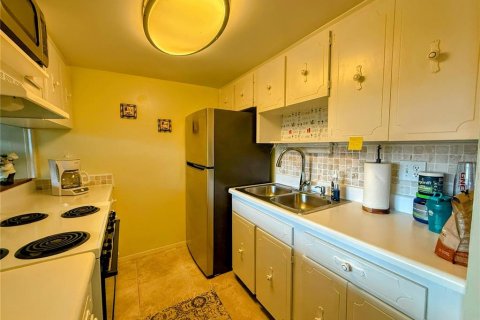 Condo in South Pasadena, Florida, 1 bedroom  № 1827943 - photo 9