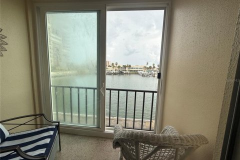 Condo in South Pasadena, Florida, 1 bedroom  № 1827943 - photo 16