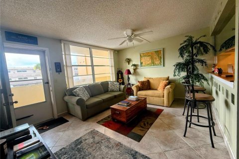 Condo in South Pasadena, Florida, 1 bedroom  № 1827943 - photo 7