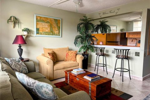 Condo in South Pasadena, Florida, 1 bedroom  № 1827943 - photo 6