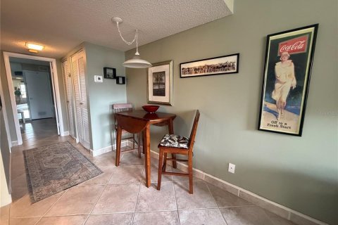 Condo in South Pasadena, Florida, 1 bedroom  № 1827943 - photo 8
