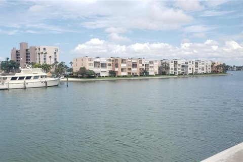 Condo in South Pasadena, Florida, 1 bedroom  № 1827943 - photo 4
