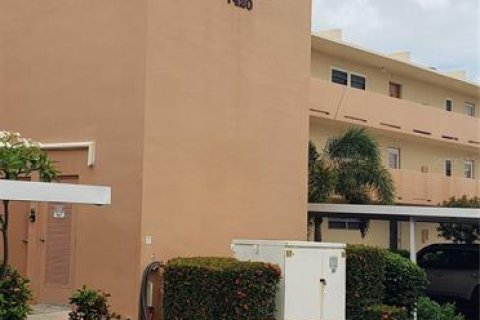 Condo in South Pasadena, Florida, 1 bedroom  № 1827943 - photo 23