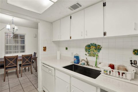 Condo in Tampa, Florida, 2 bedrooms  № 2208131 - photo 12