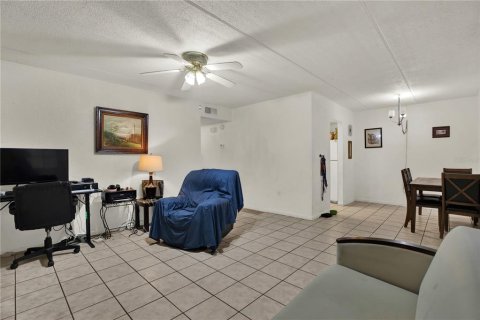 Condo in Tampa, Florida, 2 bedrooms  № 2208131 - photo 10