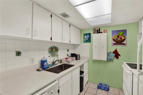 Condo in Tampa, Florida, 2 bedrooms  № 2208131 - photo 16