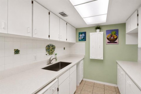 Condo in Tampa, Florida, 2 bedrooms  № 2208131 - photo 15