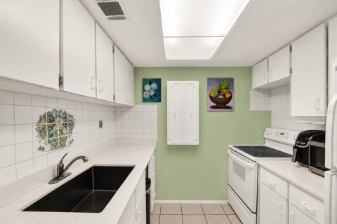 Condo in Tampa, Florida, 2 bedrooms  № 2208131 - photo 13