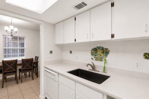 Condo in Tampa, Florida, 2 bedrooms  № 2208131 - photo 11