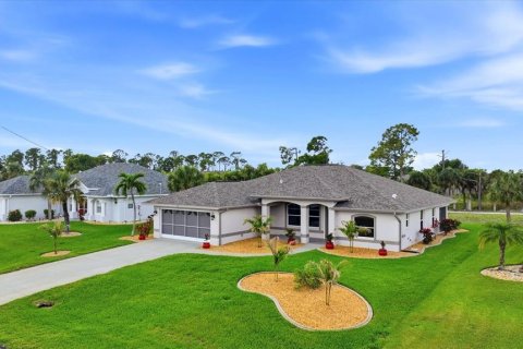 Villa ou maison à vendre à Rotonda, Floride: 3 chambres, 158.68 m2 № 2157495 - photo 2