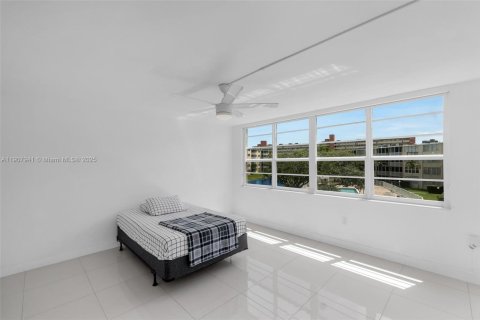 Condo in Miami, Florida, 2 bedrooms № 1964150 - photo 23