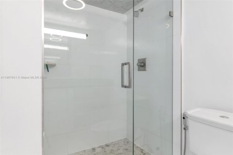 Condo in Miami, Florida, 2 bedrooms № 1964150 - photo 22
