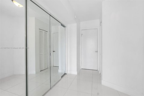 Condo in Miami, Florida, 2 bedrooms № 1964150 - photo 19
