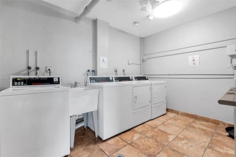 Condo in Miami, Florida, 2 bedrooms № 1964150 - photo 28