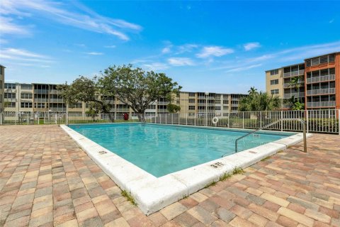 Condo in Miami, Florida, 2 bedrooms № 1964150 - photo 29
