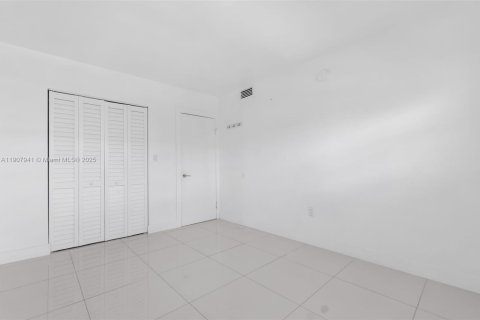 Condo in Miami, Florida, 2 bedrooms № 1964150 - photo 24
