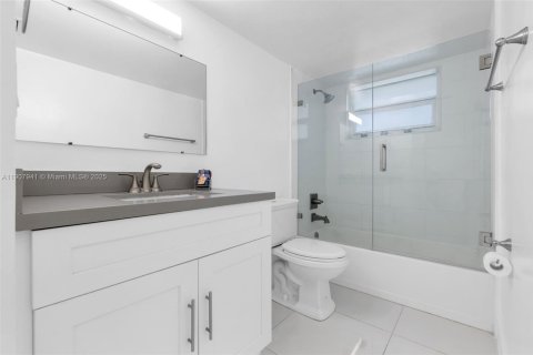 Condo in Miami, Florida, 2 bedrooms № 1964150 - photo 25