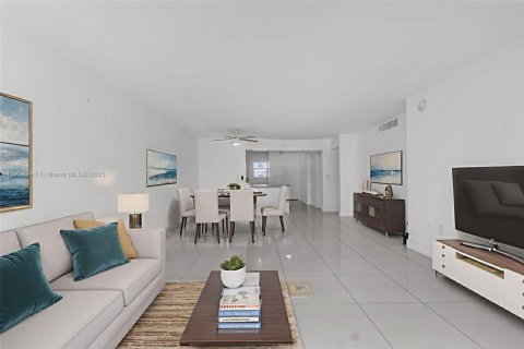 Condo in Miami, Florida, 2 bedrooms № 1964150 - photo 5