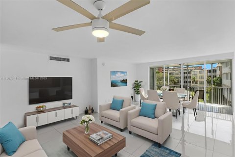 Condo in Miami, Florida, 2 bedrooms № 1964150 - photo 4