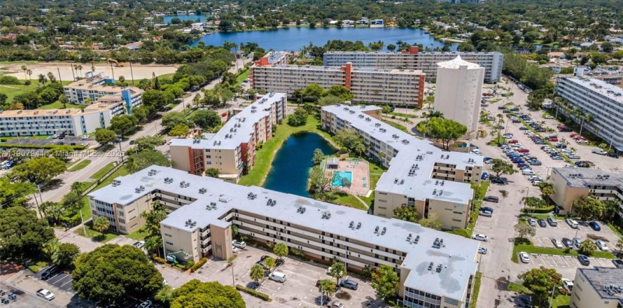 Condo in Miami, Florida, 2 bedrooms № 1964150