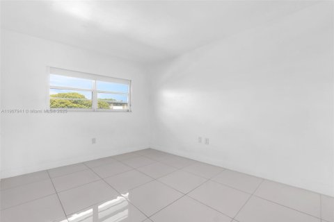 Condo in Miami, Florida, 2 bedrooms № 1964150 - photo 15