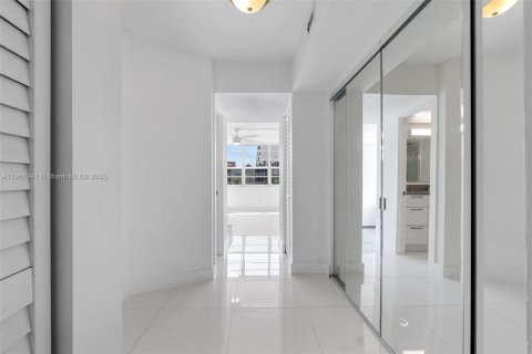 Condo in Miami, Florida, 2 bedrooms № 1964150 - photo 18