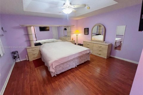 House in Davie, Florida 4 bedrooms, 197.32 sq.m. № 1329783 - photo 28