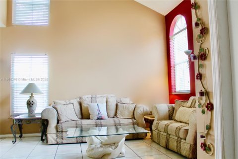 House in Davie, Florida 4 bedrooms, 197.32 sq.m. № 1329783 - photo 6