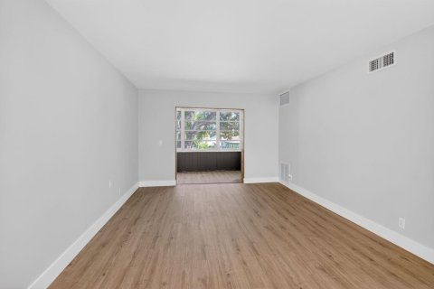 Condo in Boynton Beach, Florida, 1 bedroom № 2242891 - photo 8