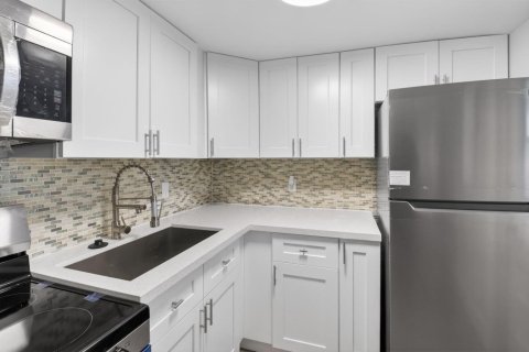 Condo in Boynton Beach, Florida, 1 bedroom № 2242891 - photo 3