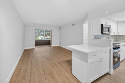 Condo in Boynton Beach, Florida, 1 bedroom № 2242891 - photo 5