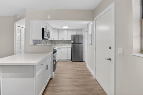 Condo in Boynton Beach, Florida, 1 bedroom № 2242891 - photo 4