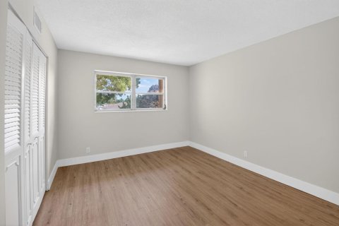Condo in Boynton Beach, Florida, 1 bedroom № 2242891 - photo 15
