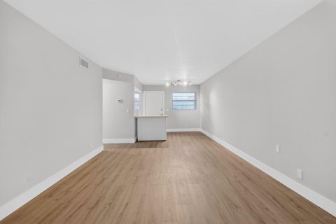 Condo in Boynton Beach, Florida, 1 bedroom № 2242891 - photo 7