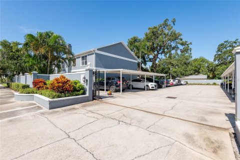 Condominio en Tampa, Florida, 2 dormitorios  № 2298129
