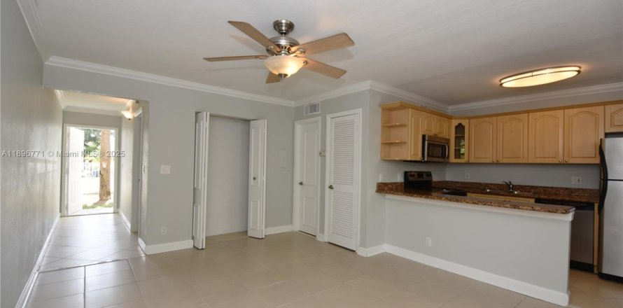 Кондоминиум с 1 спальней в Форт-Лодердейл, Флорида № 1948393