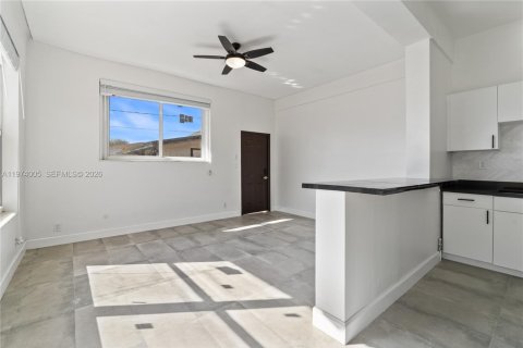 Снять в аренду виллу или дом в Холливуд, Флорида 1 спальня, 58.99м2, № 2038401 - фото 3