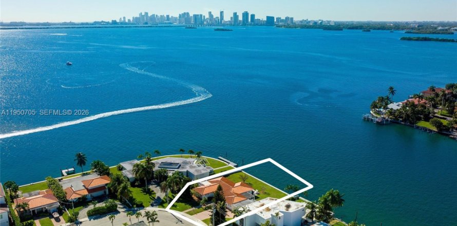 Terrain à North Bay Village, Floride № 2007636