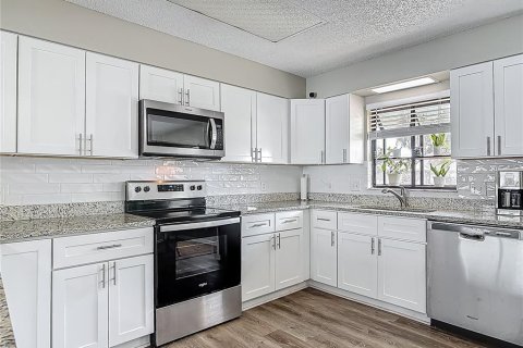 House in Ormond Beach, Florida 3 bedrooms, 179.58 sq.m. № 1743066 - photo 20