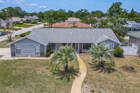 House in Ormond Beach, Florida 3 bedrooms, 179.58 sq.m. № 1743066 - photo 1